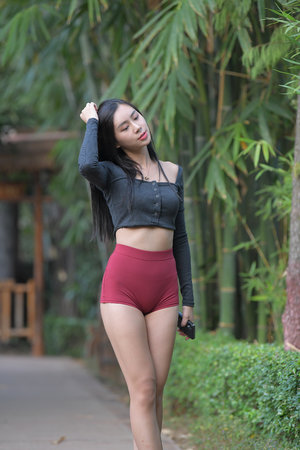 酒瓶自己坐上去