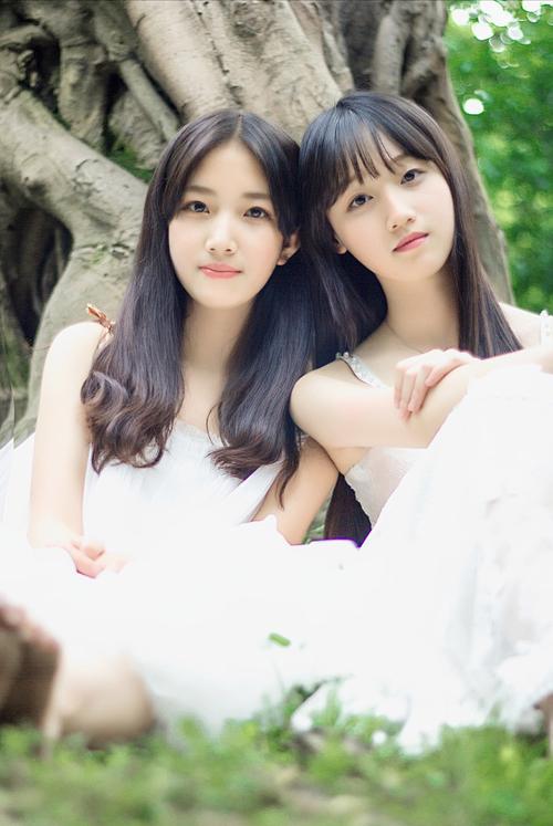 自慰弄湿白丝袜