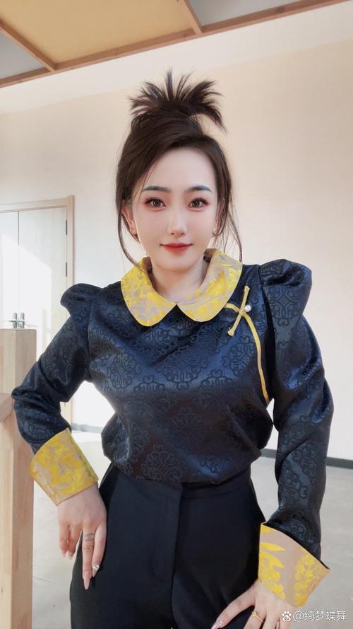 韩国极品情侣家中露脸舔穴