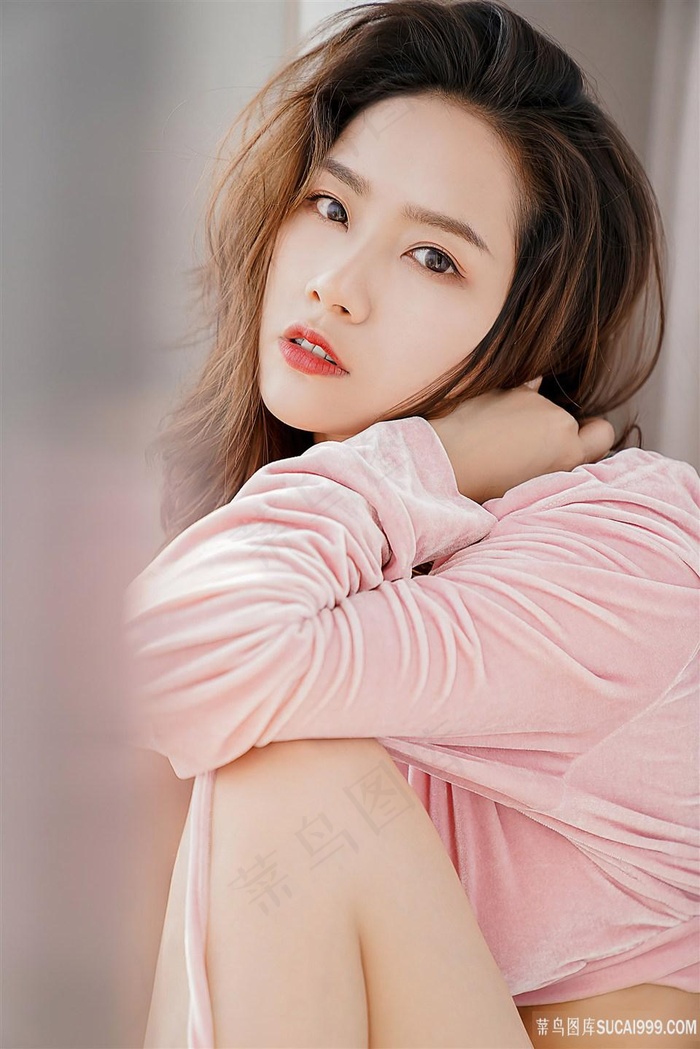 美女扒开胸罩给男生桶