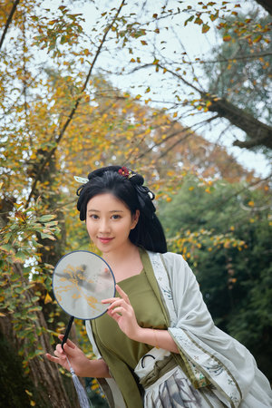 教练称情侣倒挂半空系女生太紧张