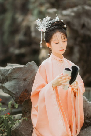 女友在边睡和他闺蜜做