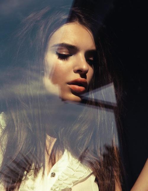 一人吃上面一人吃b站视频