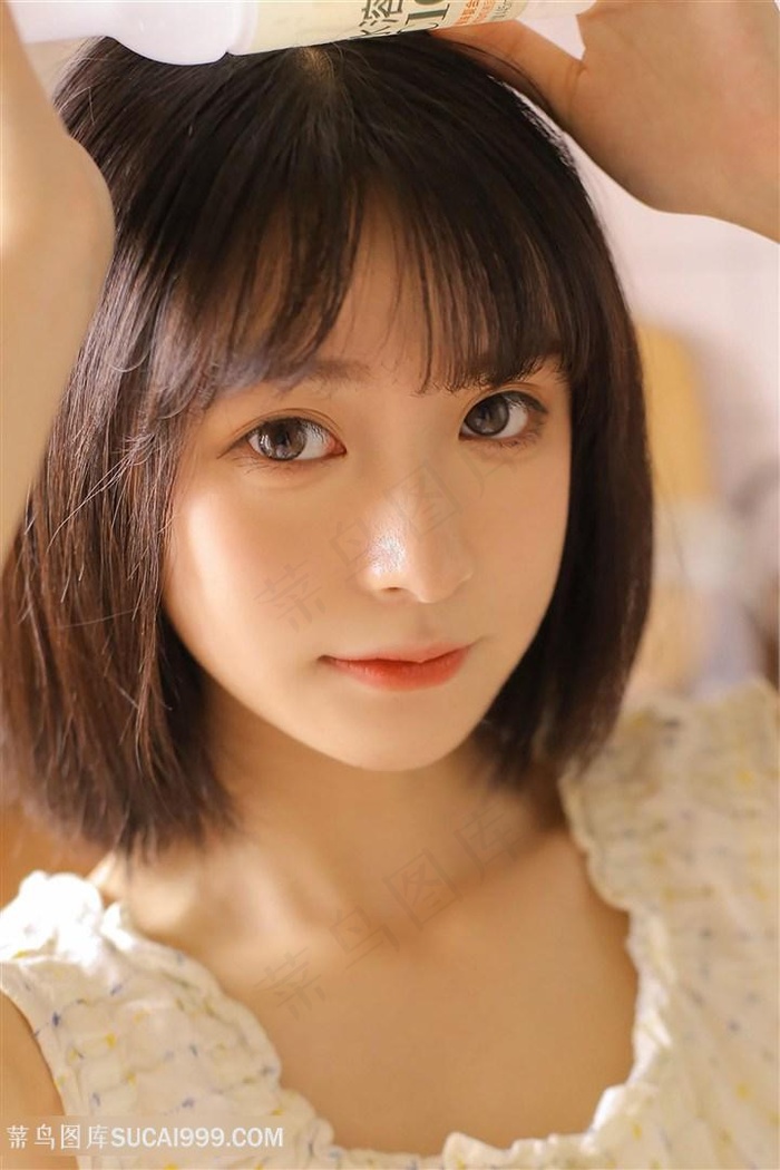 美女被日动态图