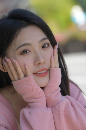 偷拍女厕所撒尿全过程 视频