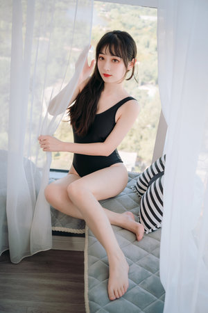 强睡漂亮女老板无删减版