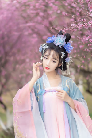 东欧异性裸体推油按摩精品