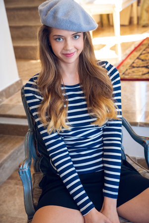 老师上课脱丝袜自慰白浆流出来