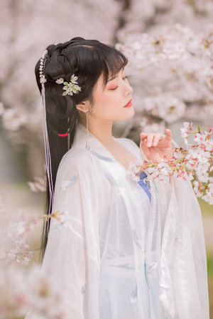 轮奸新人女主播在线