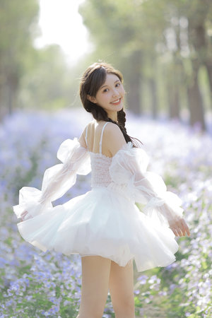 大眼美女直播主的逼逼好粉嫩