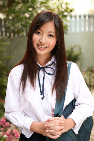 用舌尖不断逗弄她的花苞