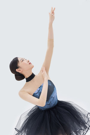 粗大h伦亲女吃奶h文