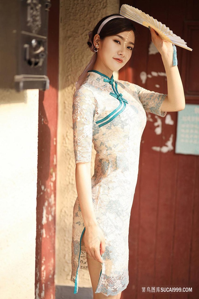 坐到桌上腿张开H