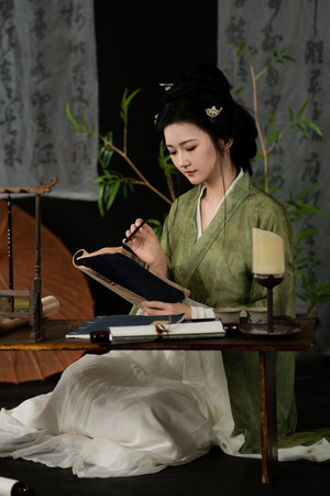 亚洲欧美中文日韩V在线